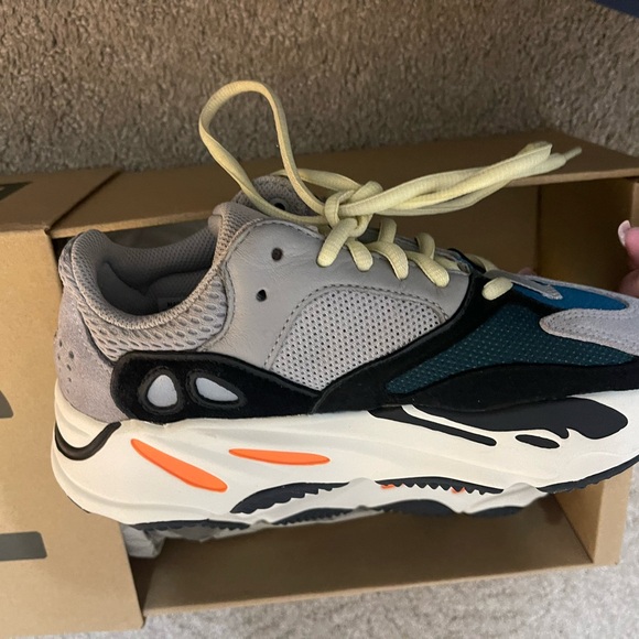 Yeezy 700 size - Picture 3 of 4